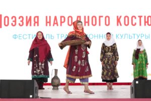 «Горцы» в ритме
 народного единства В Дагестане завершился XXIV Международный фестиваль фольклора и традиционной культуры «Горцы». Махачкала, день единства, нации, костюмы национальные, дагестан, проджи концерт, кумыки, аварцы, лакцы, даргинцы, 