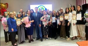 Эльмира Абдулатипова, кандидат педагогических наук, доцент кафедры педагогики и технологии начального образования факультета начальных классов. Почетный работник сферы образования РФ, за достигнутые трудовые успехи и многолетнюю плодотворную работу награждена медалью Расула Гамзатова. ДГПУ им. Р. Гамзатова, РД, махачкала