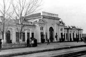 С днем рождения, город! 160 лет истории, буйнакск, вокзал, история,Памятник Аргутинскому, снесли в 20-х годах, Дагестанской Автономной Советской Социалистической Республики (ДАССР)! Столицу перенесли в Порт-Петровск Кинотеатр «Ударник», бывший Андреевский собор, снесли после землетрясения, Темир-Хан-Шура,